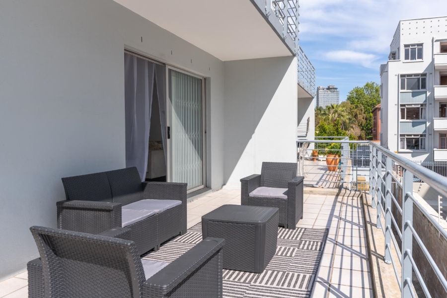 To Let 2 Bedroom Property for Rent in Green Point Western Cape